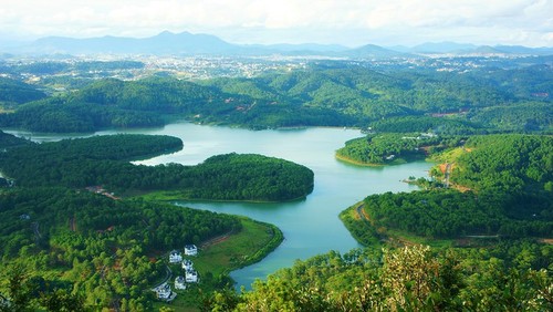 Tuyen Lam Lake Da Lat: Charm everyone on the first visit with tranquility