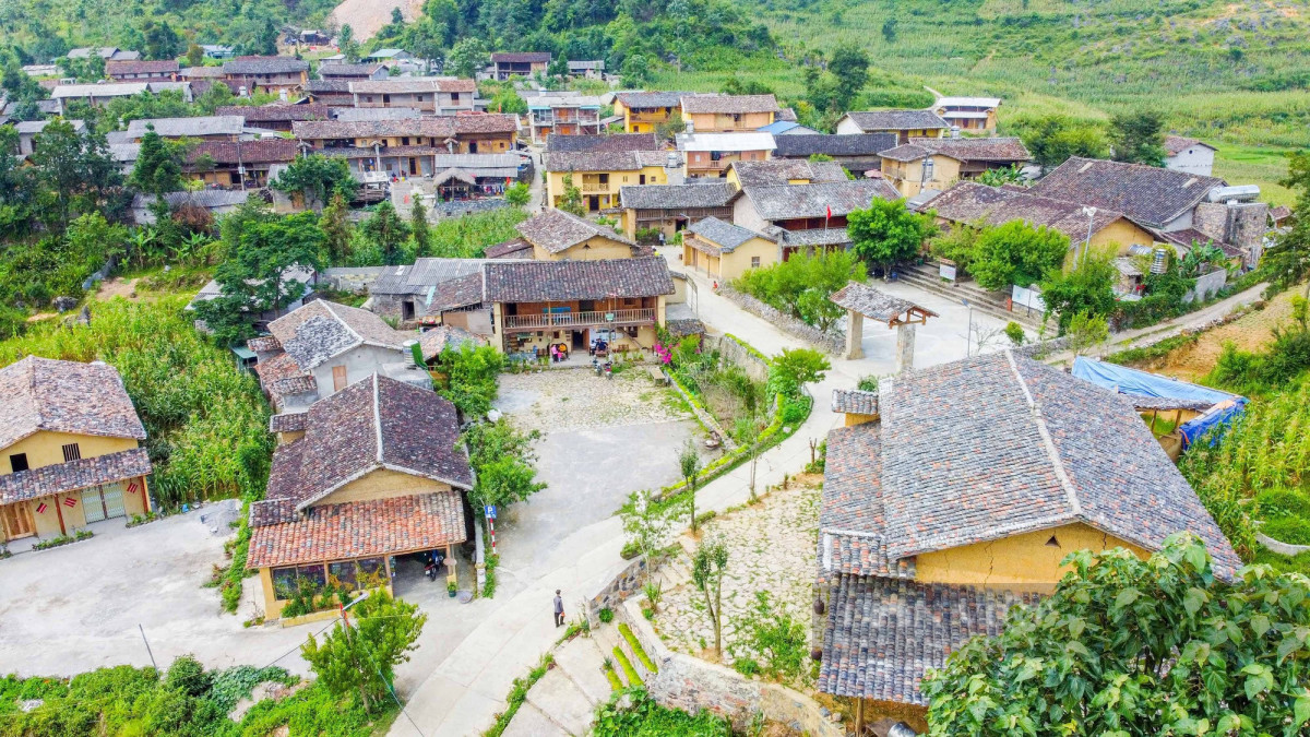 In northern Vietnam, a village charms visitors with earthen walls and stone fences