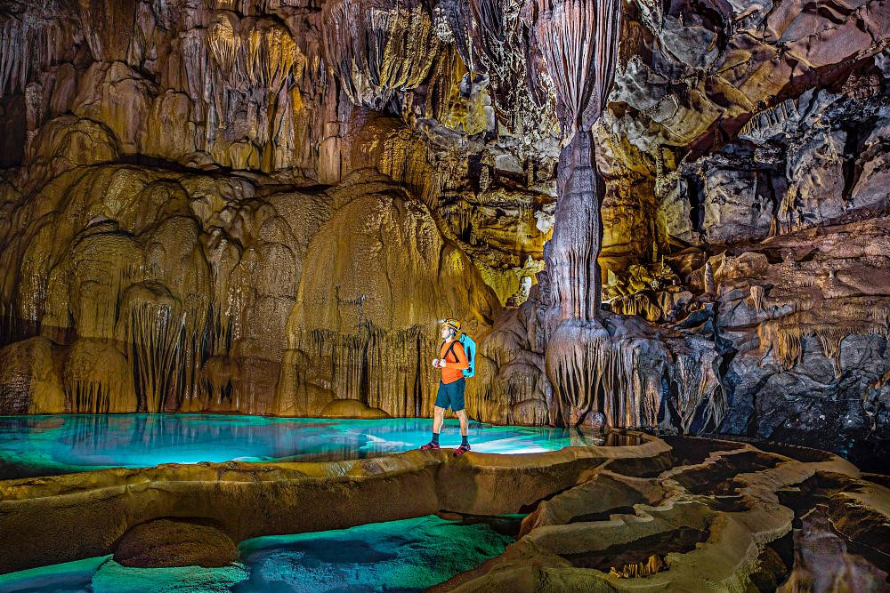 Foreign newspaper praises Hung Thoong Cave as “A Different World’