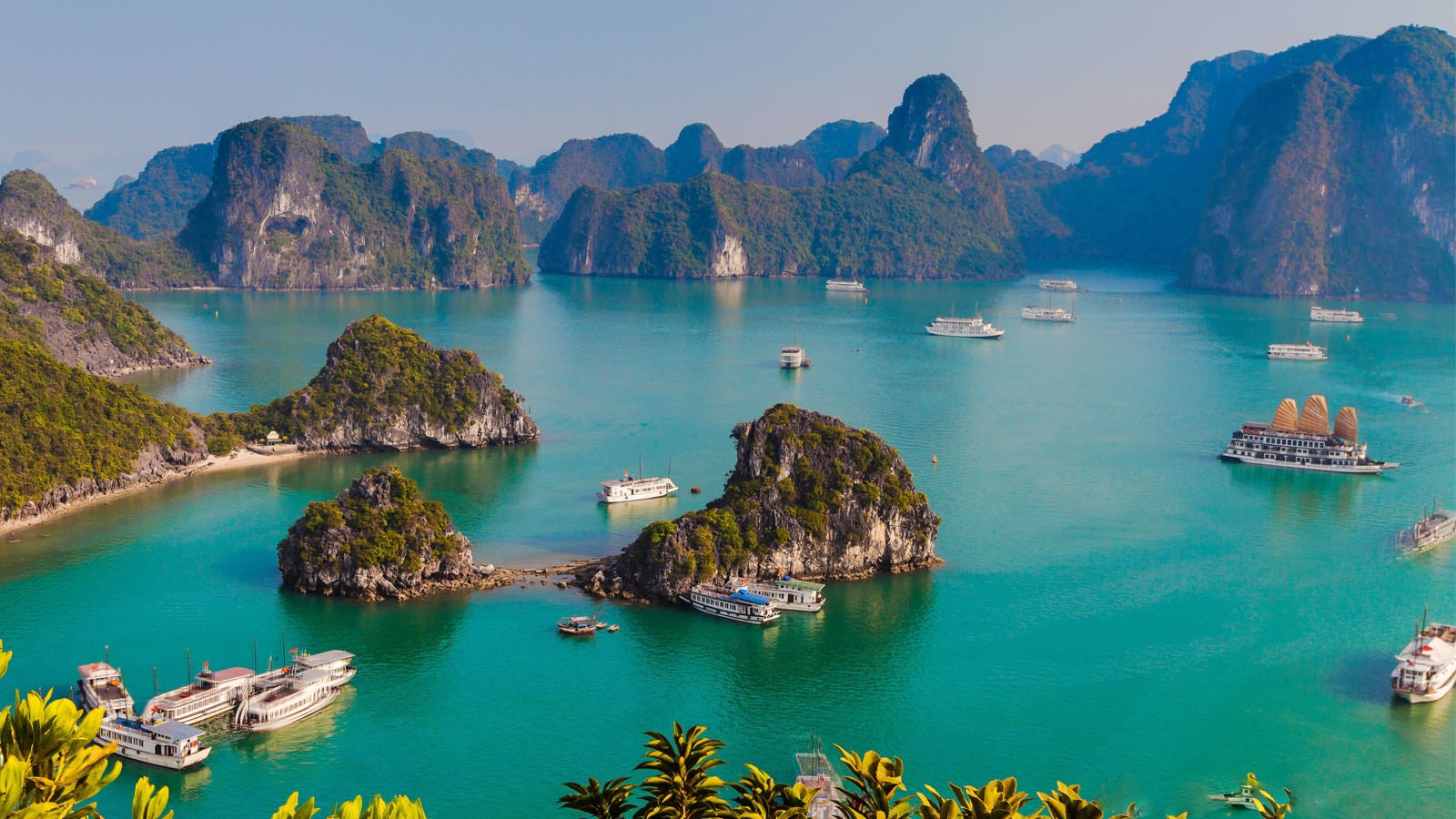 دليل السياحة في خليج هالونج فيتنام وأجمل الأماكن السياحية الموصى بها