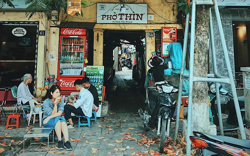 Small alleys offer authentic taste of Hanoi cuisine