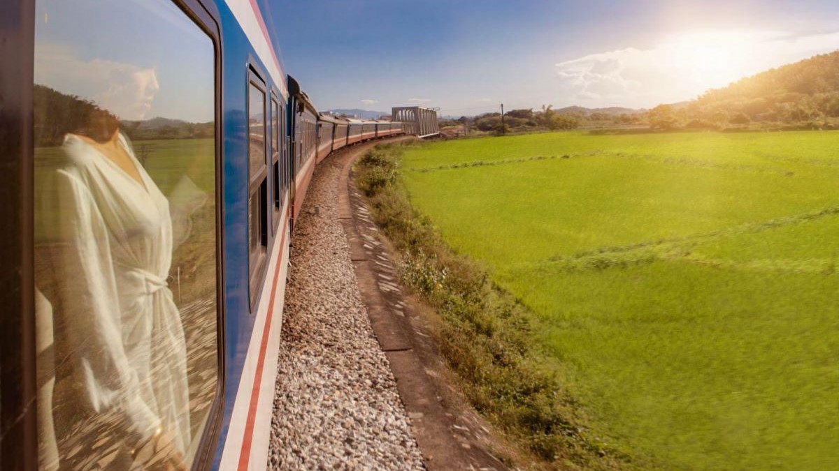 Foreign passengers being impressed with Da Nang - Quy Nhon luxury train